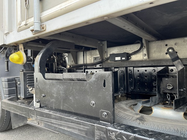 三菱ふそうキャンターアルミバン小型（2t・3t）[写真14]