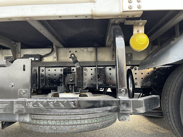 三菱ふそうキャンターアルミバン小型（2t・3t）[写真15]