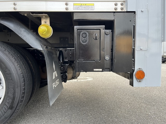三菱ふそうキャンターアルミバン小型（2t・3t）[写真18]