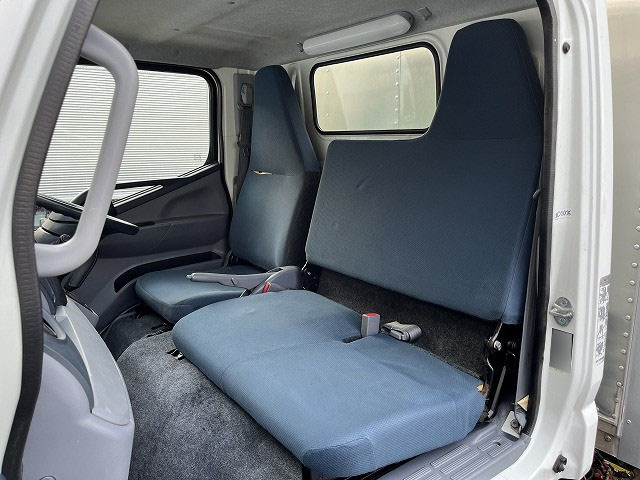 三菱ふそうキャンターアルミバン小型（2t・3t）[写真23]