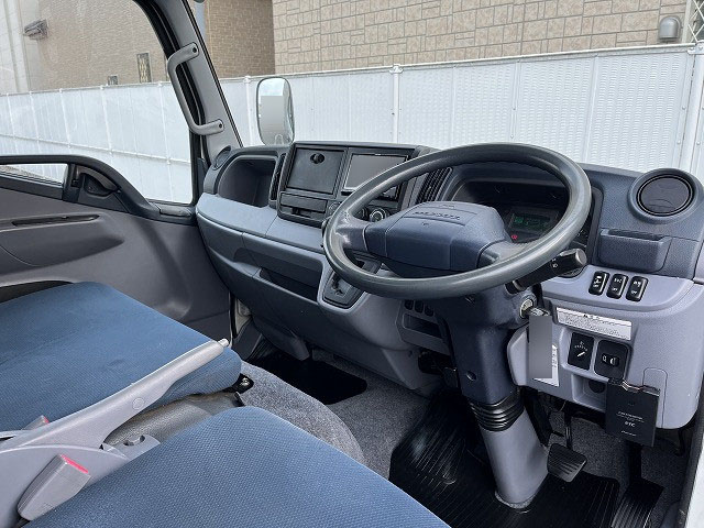 三菱ふそうキャンターアルミバン小型（2t・3t）[写真26]