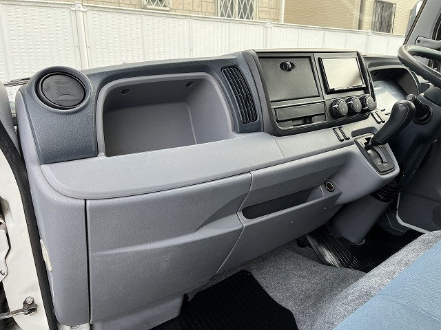 三菱ふそうキャンターアルミバン小型（2t・3t）[写真27]