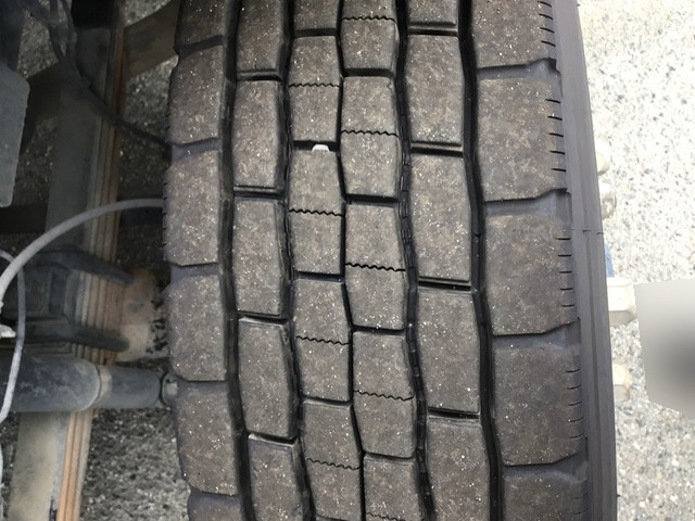 いすゞギガ汚泥吸引車大型（10t）[写真17]