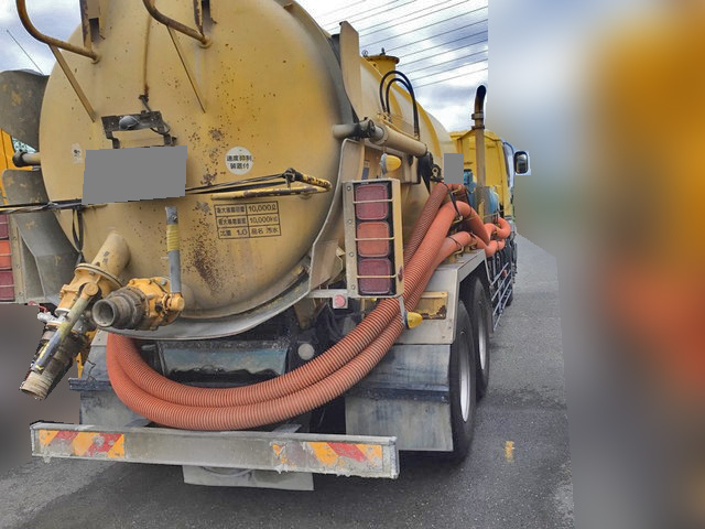 いすゞギガ汚泥吸引車大型（10t）[写真02]