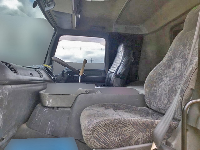 いすゞギガ汚泥吸引車大型（10t）[写真25]