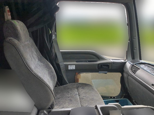 いすゞギガ汚泥吸引車大型（10t）[写真26]