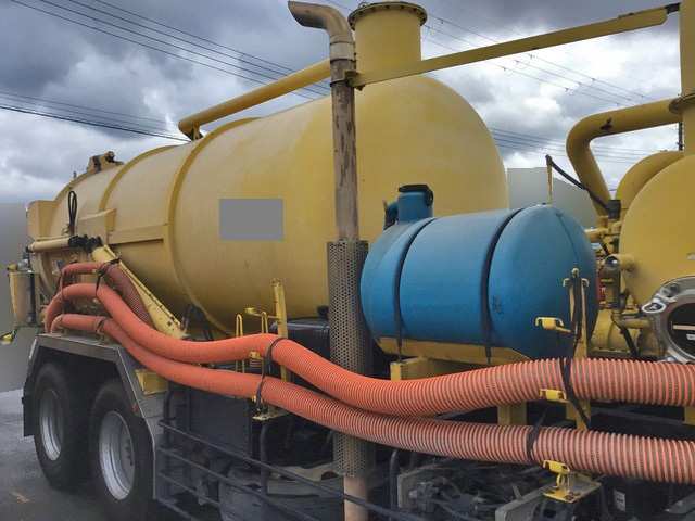 いすゞギガ汚泥吸引車大型（10t）[写真05]