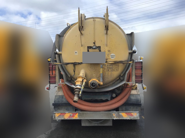 いすゞギガ汚泥吸引車大型（10t）[写真07]