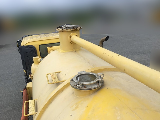 いすゞギガ汚泥吸引車大型（10t）[写真08]