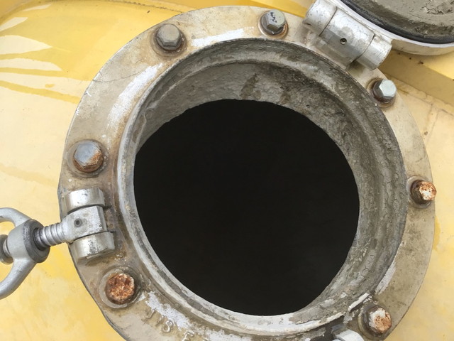 いすゞギガ汚泥吸引車大型（10t）[写真09]