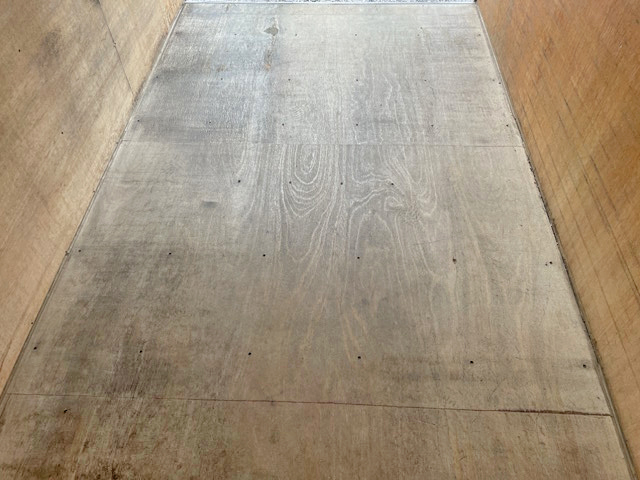 いすゞエルフパネルバン小型（2t・3t）[写真16]