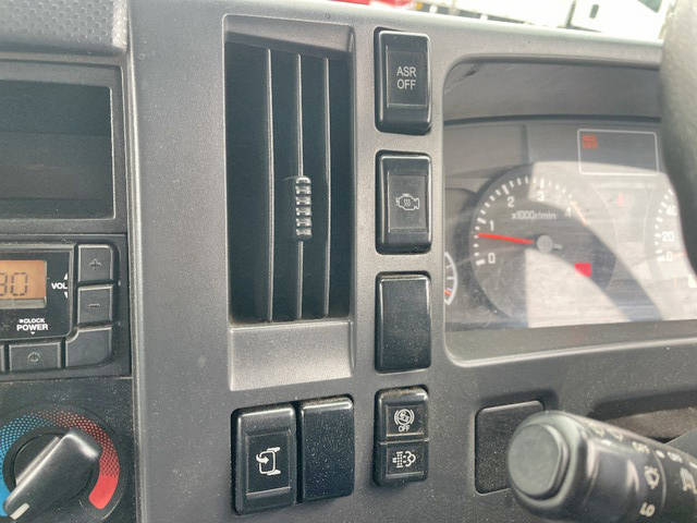 いすゞエルフアルミバン小型（2t・3t）[写真35]