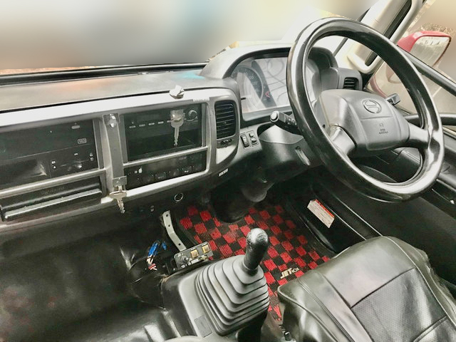 日野レンジャーダンプ増トン（6t・8t）[写真30]