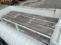 いすゞフォワード平ボディ中型（4t）[写真11]