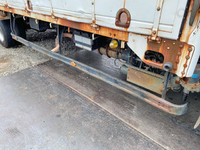 いすゞフォワード平ボディ中型（4t）[写真15]