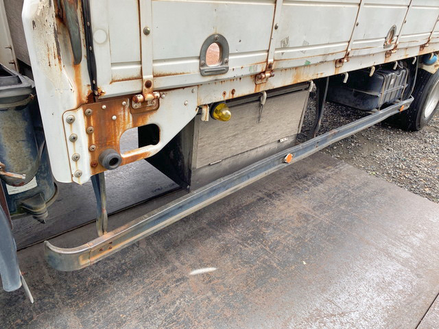 いすゞフォワード平ボディ中型（4t）[写真16]