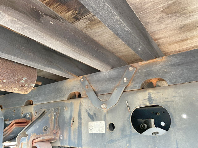 いすゞフォワード平ボディ中型（4t）[写真19]