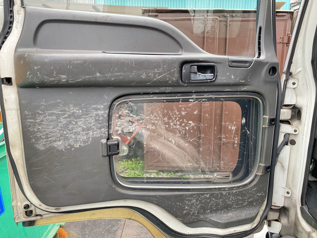 いすゞフォワード平ボディ中型（4t）[写真25]