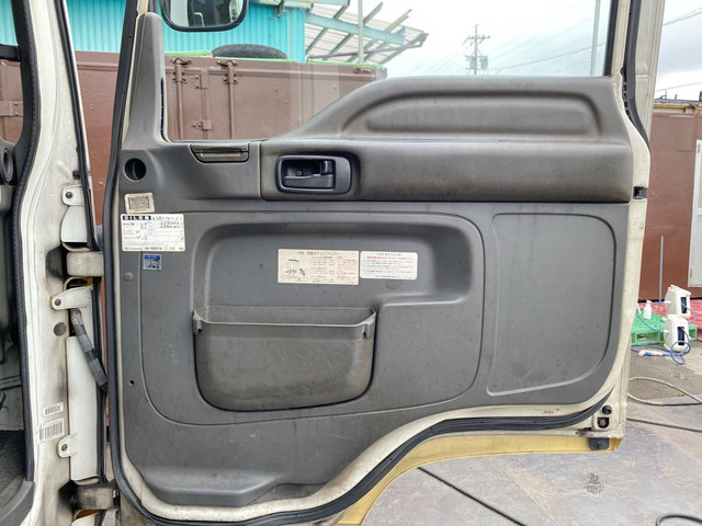 いすゞフォワード平ボディ中型（4t）[写真26]