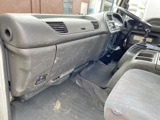 いすゞフォワード平ボディ中型（4t）[写真27]