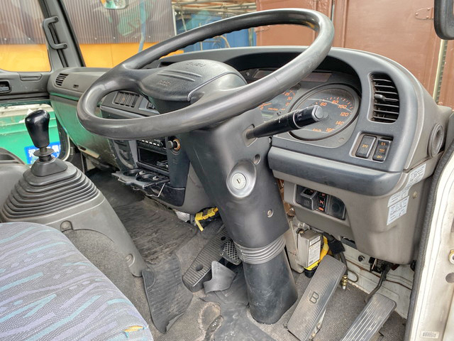 いすゞフォワード平ボディ中型（4t）[写真31]