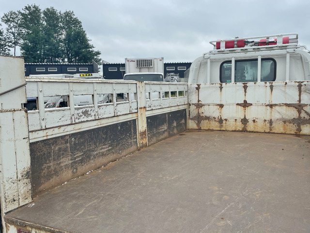 いすゞエルフ平ボディ小型（2t・3t）[写真10]