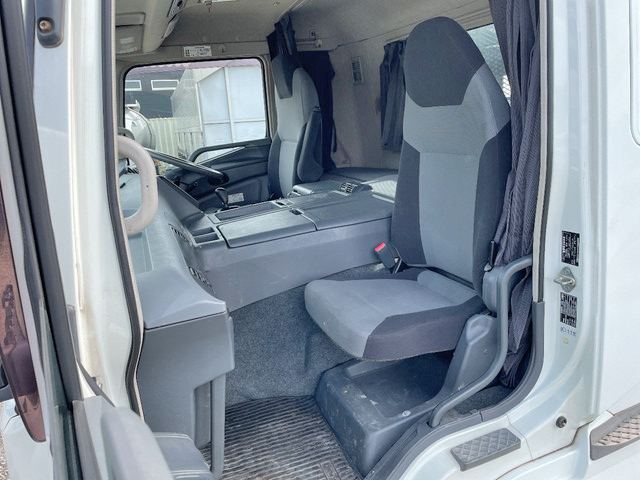 三菱ふそうスーパーグレートトレーラーヘッド（トラクターヘッド）大型（10t）[写真28]