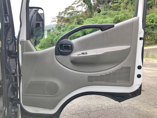 日産アトラスパネルバン小型（2t・3t）[写真25]
