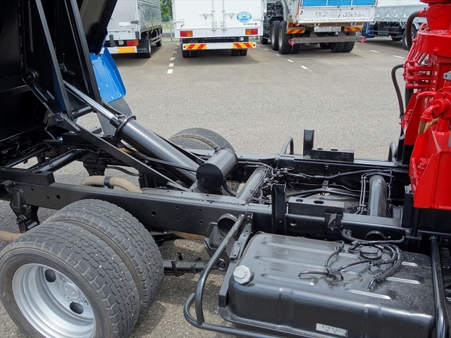 三菱ふそうファイターダンプ・クレーン付小型（2t・3t）[写真13]