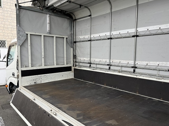 トヨタダイナ幌ウイング小型（2t・3t）[写真13]