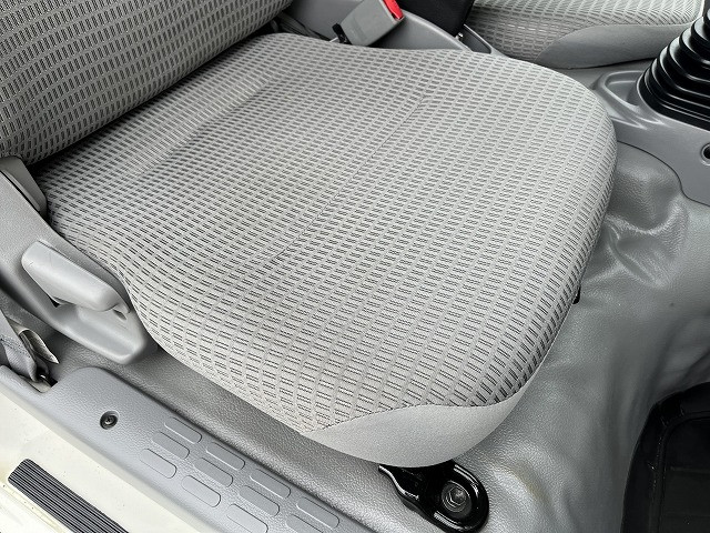 トヨタダイナ幌ウイング小型（2t・3t）[写真32]