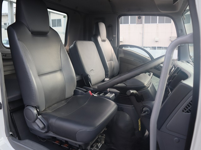 いすゞフォワードセーフティローダー中型（4t）[写真31]