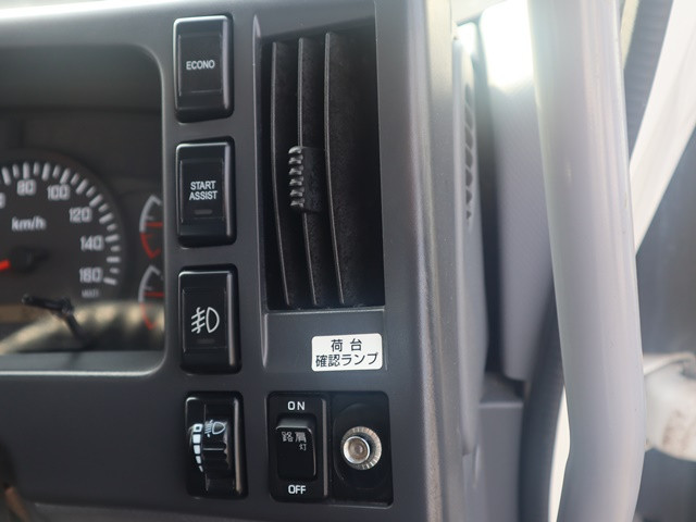 いすゞフォワードセーフティローダー中型（4t）[写真36]