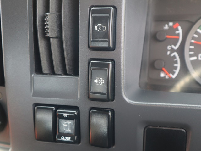 いすゞフォワードセーフティローダー中型（4t）[写真37]