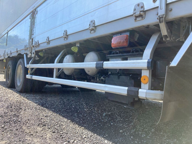 いすゞギガアルミウイング大型（10t）[写真17]