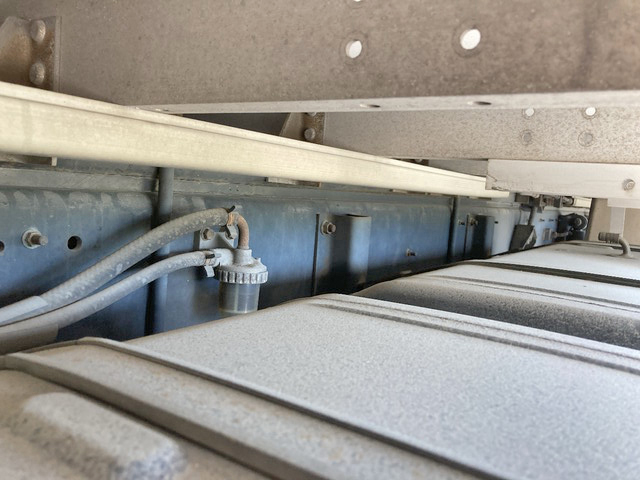 いすゞギガアルミウイング大型（10t）[写真22]