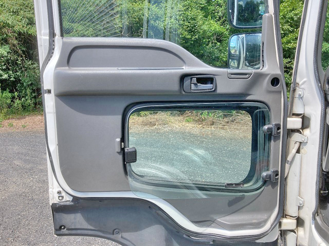 いすゞギガアルミウイング大型（10t）[写真27]