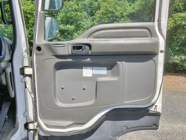 いすゞギガアルミウイング大型（10t）[写真28]