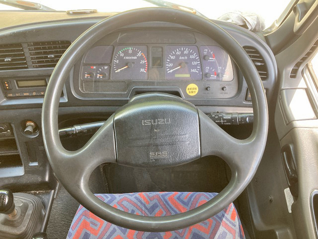 いすゞギガアルミウイング大型（10t）[写真35]