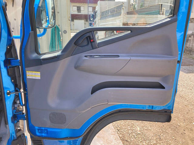 三菱ふそうキャンターアルミバン小型（2t・3t）[写真26]