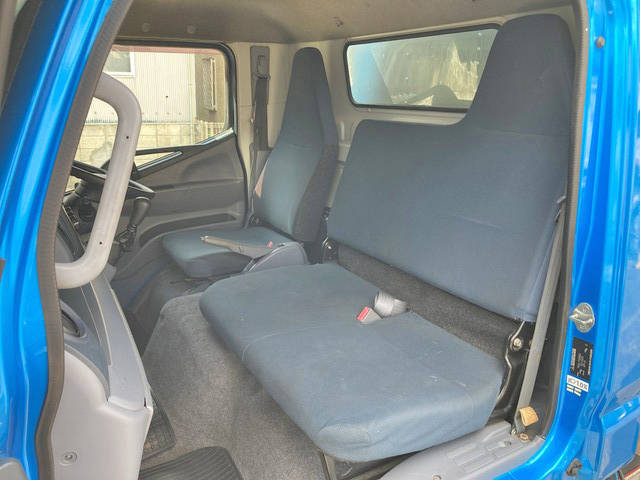 三菱ふそうキャンターアルミバン小型（2t・3t）[写真28]