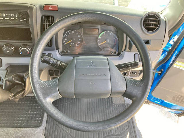 三菱ふそうキャンターアルミバン小型（2t・3t）[写真32]