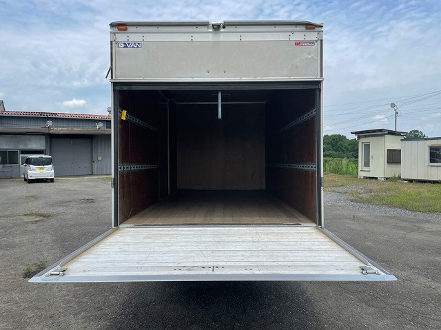 三菱ふそうキャンターアルミバン小型（2t・3t）[写真13]
