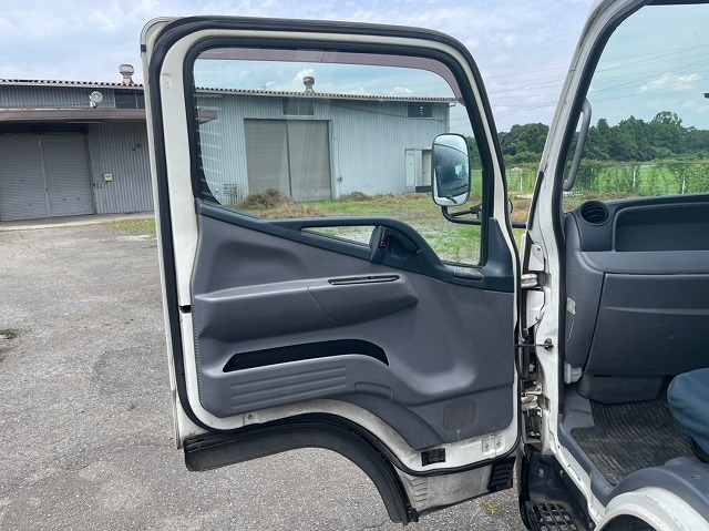 三菱ふそうキャンターアルミバン小型（2t・3t）[写真21]