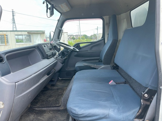 三菱ふそうキャンターアルミバン小型（2t・3t）[写真22]