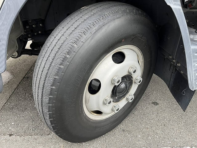 三菱ふそうキャンター平ボディ小型（2t・3t）[写真17]