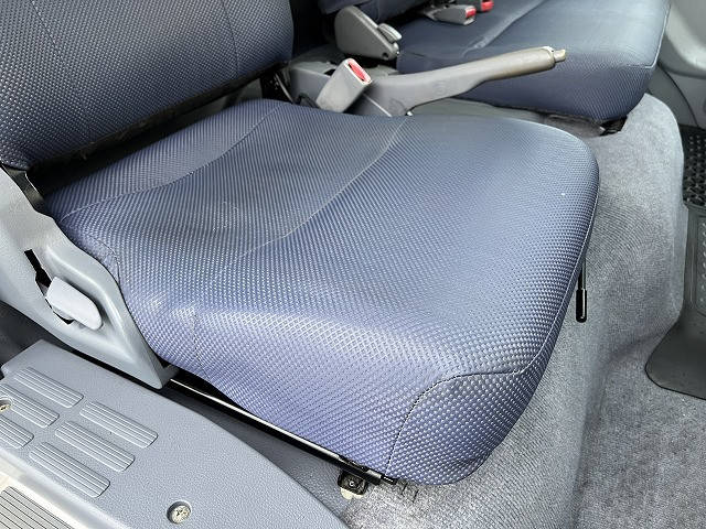 三菱ふそうキャンター平ボディ小型（2t・3t）[写真23]