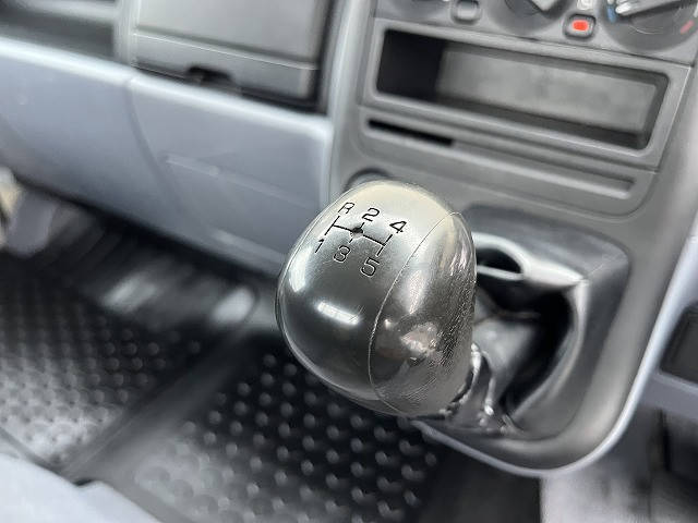 三菱ふそうキャンター平ボディ小型（2t・3t）[写真28]