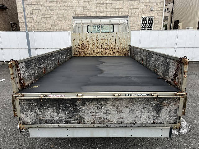 三菱ふそうキャンター平ボディ小型（2t・3t）[写真05]