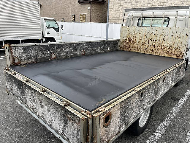 三菱ふそうキャンター平ボディ小型（2t・3t）[写真06]